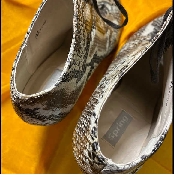 ✨ Gorgeous Snake Print Ankle Stiletto heel booties by Spring  Size 39 EUC. - Picture 8 of 11